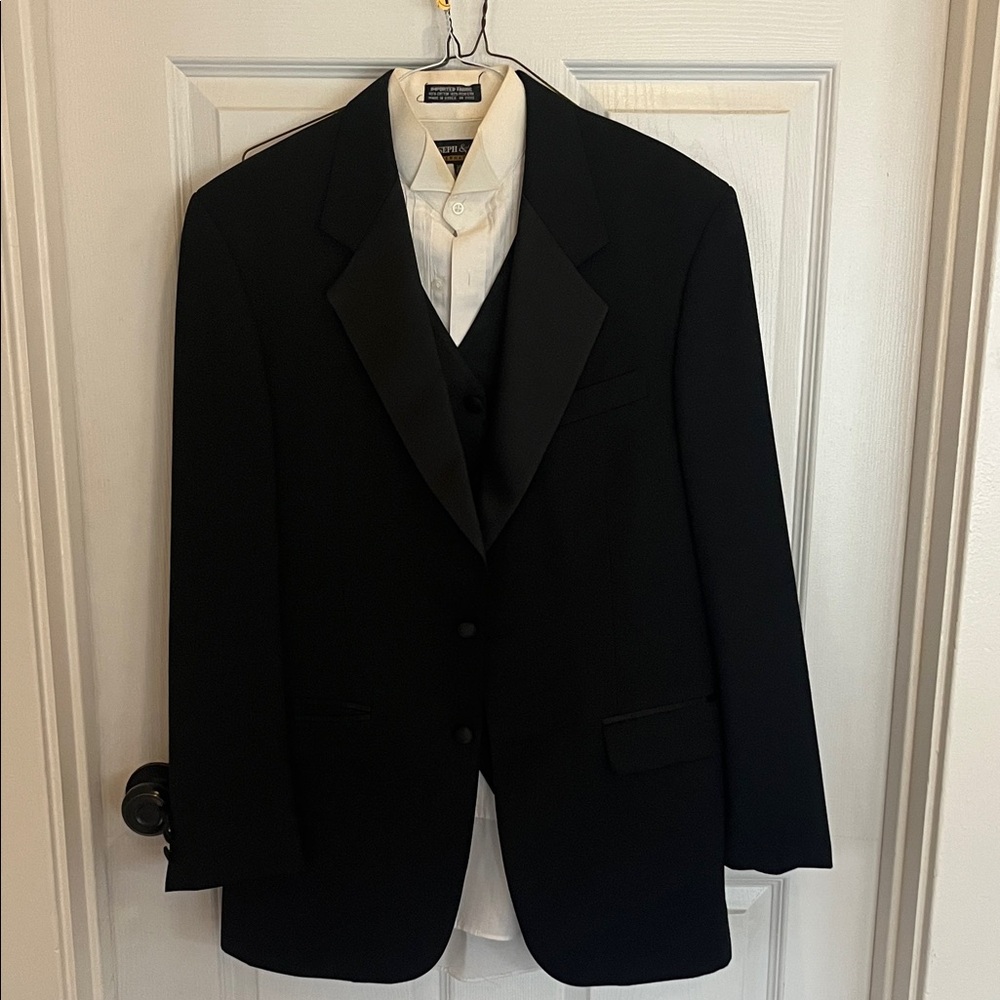 Jones New York Classic Black Tuxedo with Vest